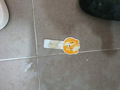금산군 하수구막힘 배관 내부 세척 후 물 흐름 확인 장면